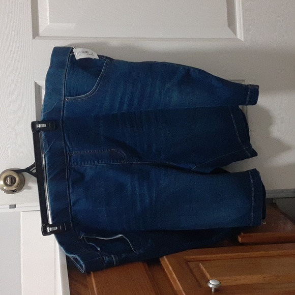 Terra & Sky Denim Bermuda Shorts. 4X. NWT - Picture 3 of 11